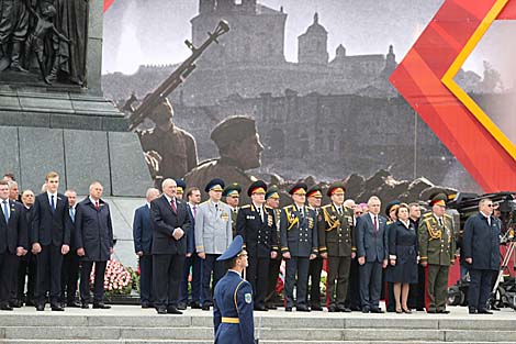 Лукашенко: чтобы сохранить память о Победе, надо помнить самим и научить этому своих детей
