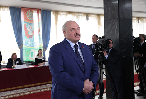 Лукашенко: белорусский язык надо знать, потому что это нас отличает от других