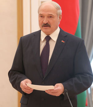 Лукашенко: Ученые должны передавать молодежи традиции лучших научных школ