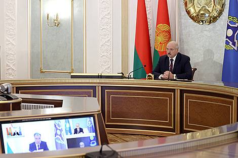 Лукашенко заявил об оголтелом поведении Польши и стран Балтии против Беларуси