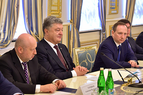 Порошенко: Развитие отношений с Беларусью в числе важнейших приоритетов для Украины