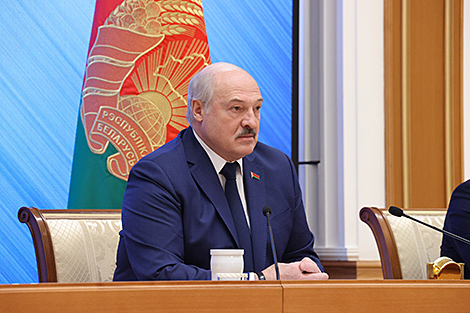 Лукашенко выступает за развитие в обществе белорусского языка, чтобы люди его хорошо знали