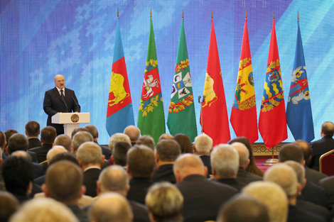 Лукашенко: в Беларуси бережно хранят красивую традицию отмечать праздник урожая