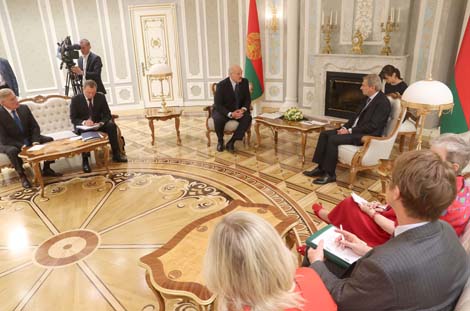 Лукашенко: Беларусь четко придерживается договоренностей по сотрудничеству в 