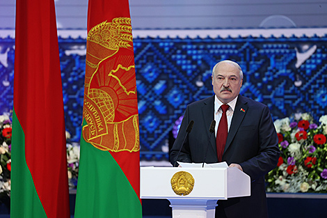 Лукашенко: сегодня, когда мир становится все более агрессивным, особенно важно твердо стоять на своей земле