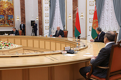 Лукашенко заявил, что следует углублять взаимодействие ОДКБ с ООН, ШОС, другими международными организациями
