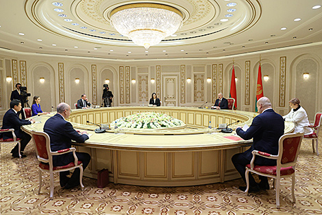 Лукашенко дает интервью СМИ Беларуси и ближнего зарубежья