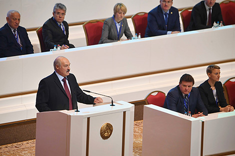 Лукашенко: Подходы к выборам академиков и член-корреспондентов НАН должны быть более прозрачными и объективными