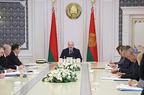 Лукашенко призывает не драматизировать ситуацию с санкциями