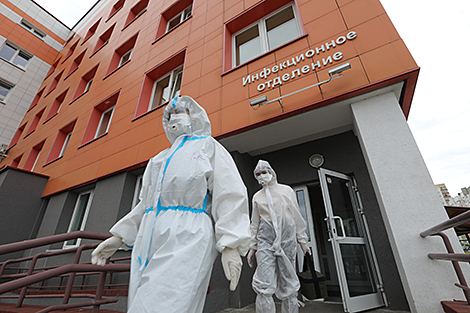 Лукашенко: система здравоохранения выстояла, но мы не снижаем градус борьбы с коронавирусом