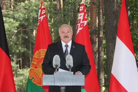 Лукашенко: мировое сообщество снова сталкивается с 