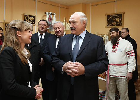 Лукашенко: Нужно создать условия для возрождения народных промыслов