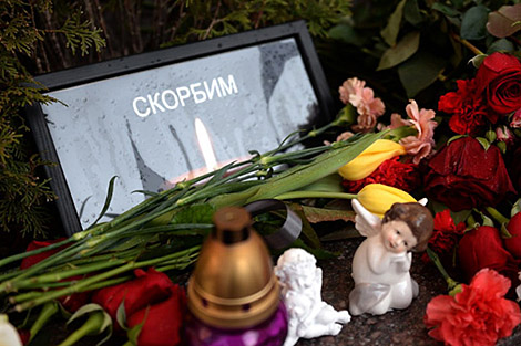 Общая боль и светлая память. В регионах Беларуси скорбят по жертвам трагедии в Подмосковье