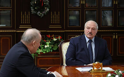 Лукашенко о санкционном давлении: мы должны научиться противостоять этому