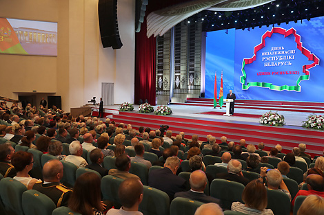 Лукашенко: пройдя сквозь испытания, белорусы заслужили право жить на свободной земле
