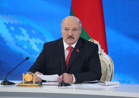 Лукашенко: Пока я Президент, ни один камень в сторону русского человека брошен не будет