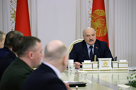 Лукашенко: мы не собираемся втягиваться в войну, и об этом нас никто не просит