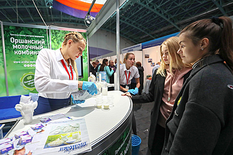 Belarusian companies sign contracts worth $150m at national expos abroad in 2018