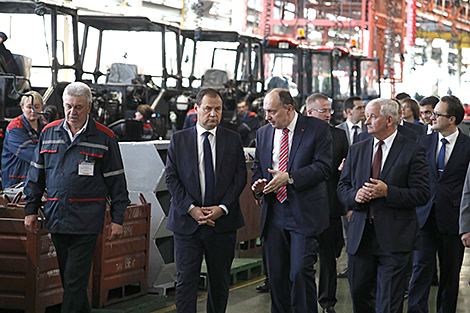 Government counts on foreign funding to retool Belarusian tractor factory MTZ