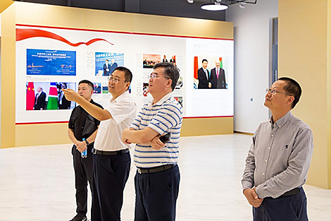 Chinese researchers visit China-Belarus Industrial Park Great Stone
