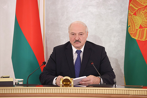 Lukashenko wants digitization to benefit enterprises, living standards