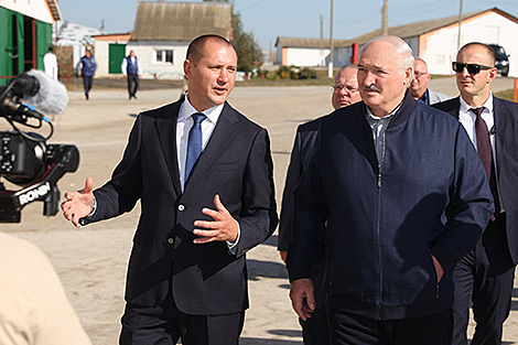 Lukashenko visits ideal dairy complex in Belynichi District