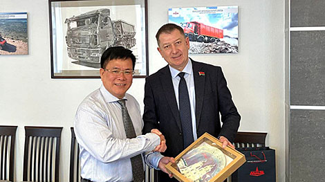 Belarus’ MAZ discusses cooperation with Vietnam