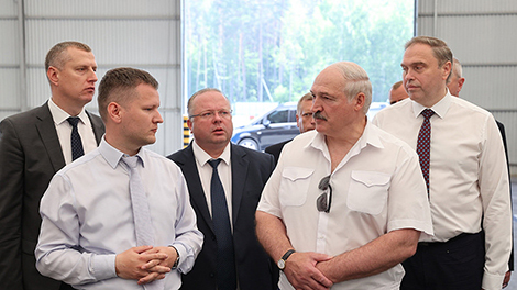 Lukashenko pledges support to Kronospan in building furniture factory