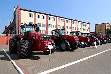 BELARUS tractors on show at expo in Serbia