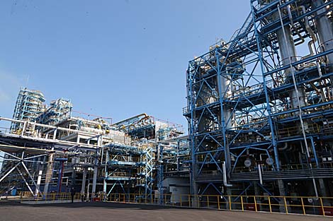 Three ways to develop Belarusian oil refinery Naftan under consideration
