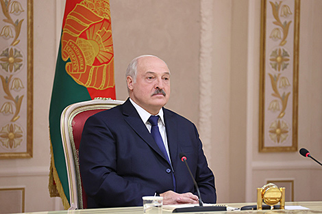 Lukashenko: Belarus will redirect some of its exports to Murmansk Oblast ports