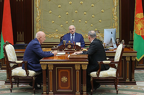 Lukashenko approves changes in road passenger transportation