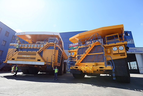 Three new 136-tonne BelAZ trucks commissioned in Ukraine
