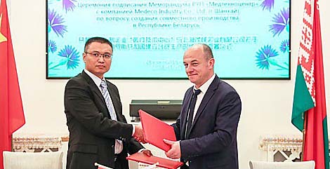 Беларусь будет готовить китайских медиков, а Китай поможет с производством медоборудования
