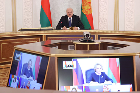 Лукашенко на Форуме регионов Беларуси и России: пришло время выработать ориентированную на практику совместную цифровую повестку