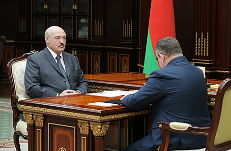 О ситуации с бюджетом и зарплатах - Лукашенко принял с докладом министра финансов