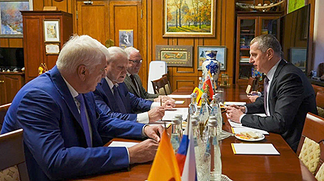 Крутой обсудил с представителями Госдумы России промкооперацию и импортозамещение