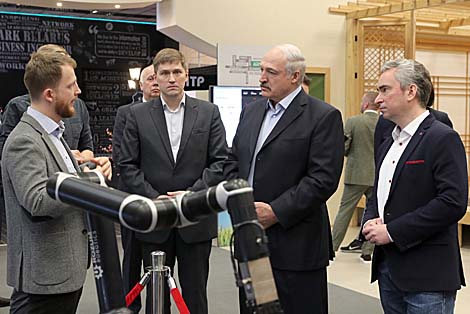 Лукашенко ознакомился с разработками ведущих компаний - резидентов ПВТ