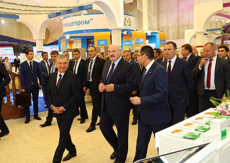 Лукашенко и Мирзиёев посетили выставку 