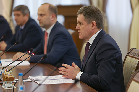 Петришенко обсудил с министром ЕЭК сотрудничество стран ЕАЭС в промышленности и АПК