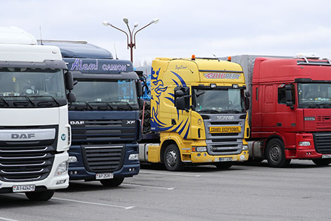 Совмин Беларуси ввел временный запрет на вывоз ряда промтоваров