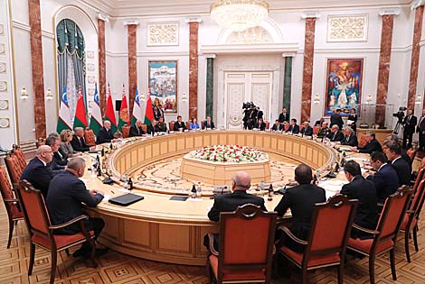Лукашенко предложил создать в Узбекистане промышленный комплекс по выпуску белорусской техники
