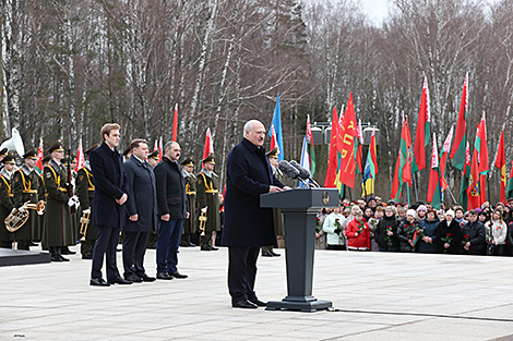 Лукашенко о будущем и нынешнем положении в экономике: мы не рухнули и не рухнем