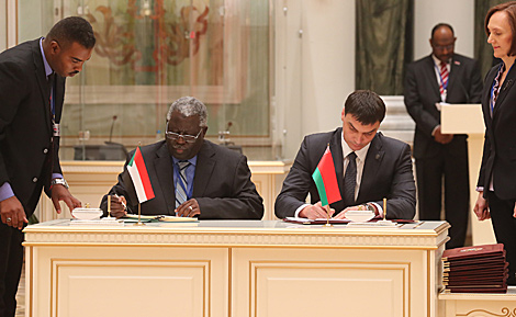 Во время визита Президента Судана в Беларусь подписано контрактов на $250 млн