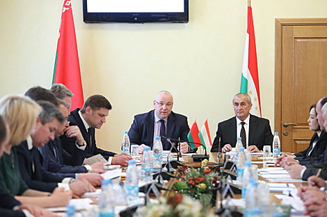 Беларусь и Таджикистан будут развивать сотрудничество в машиностроении и сельском хозяйстве