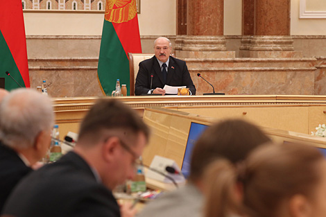 Лукашенко назвал налоговый маневр главным вопросом предстоящей встречи с Путиным