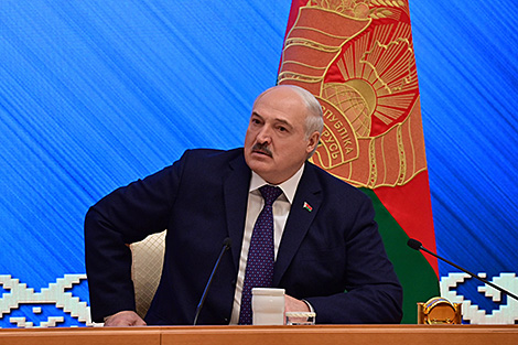 Лукашенко - промышленникам: в том, что белорусы не ощущают санкций, ваша заслуга, но этого еще недостаточно