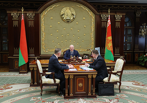 Аб значэнні ВПК і санкцыйных пагрозах - Лукашэнку далажылі аб рабоце ваенна-прамысловага комплексу