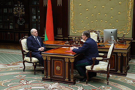Лукашэнка: год будзе няпростым для Беларусі, і трэба што б там ні было захаваць свой суверэнітэт