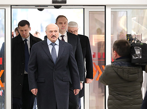Лукашэнка даручыў забяспечыць медыкаў самым сучасным абсталяваннем